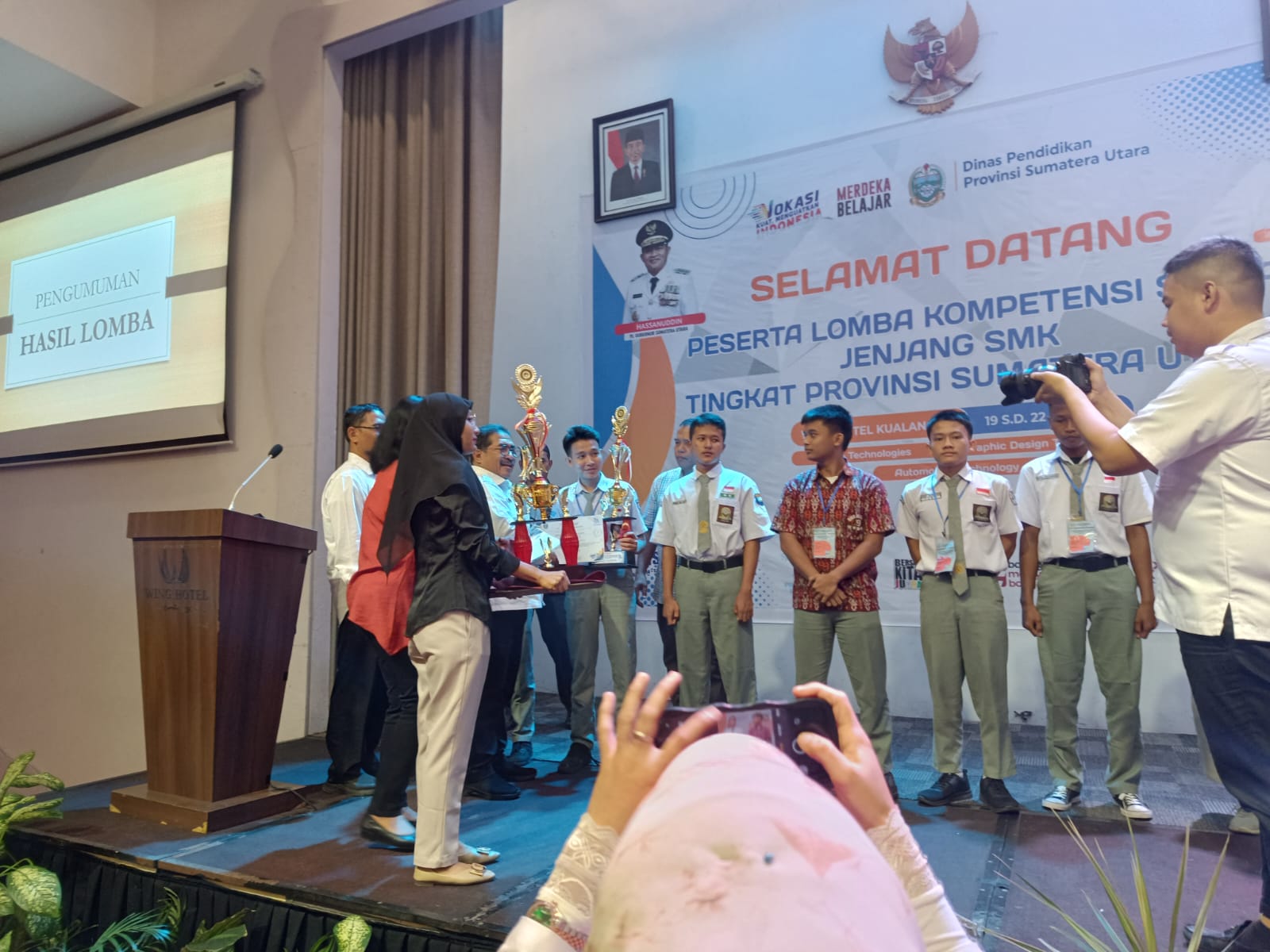 SMK N 2 Tebing TinggiJuara 2 LKS SMK Mata Lomba Web Design